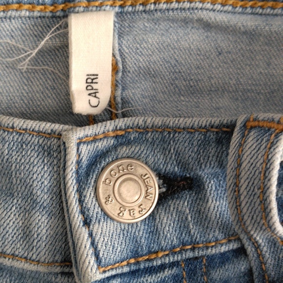 Rag & Bone Size 25 Light wash Blue Capri Distressed Step Hem Jeans - Picture 4 of 16